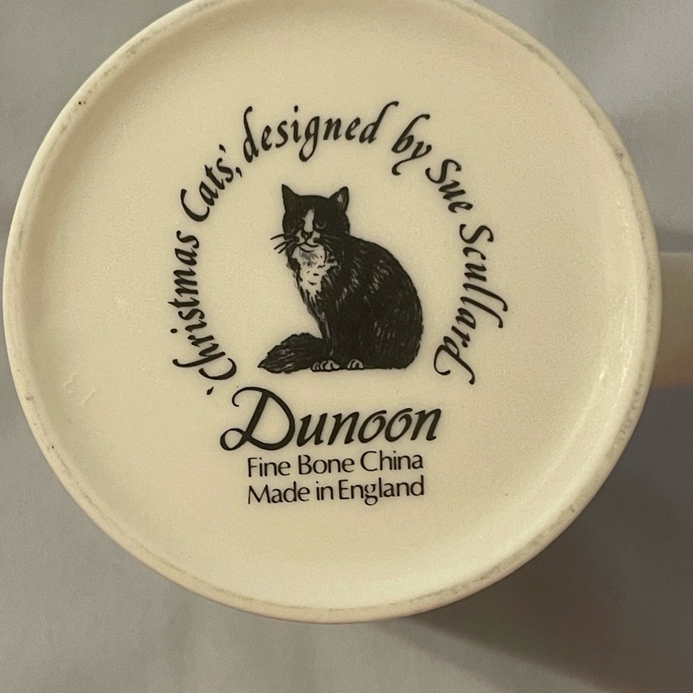 Dunoon Christmas Cats Mug - Picture 2 of 3